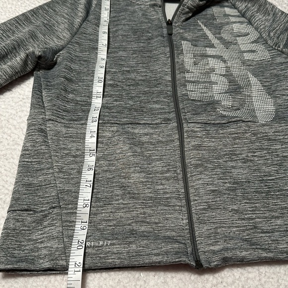 Nike Boys Dri-Fit Gray Jacket, EUC, Size Medium - Picture 7 of 10